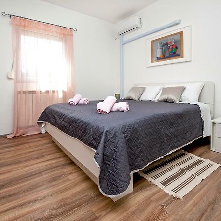 Rooms Mariana Rovinj Bagian luar foto