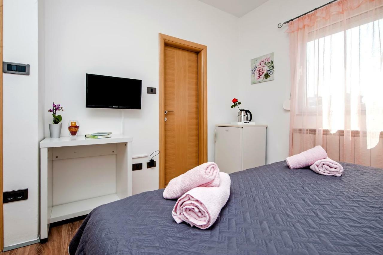 Rooms Mariana Rovinj Bagian luar foto