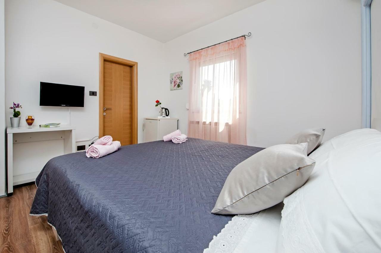 Rooms Mariana Rovinj Bagian luar foto