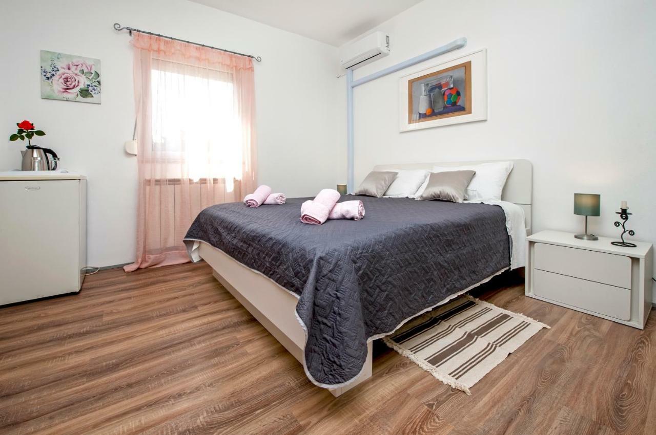 Rooms Mariana Rovinj Bagian luar foto